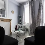 La Petite Bourgogne Apartment *