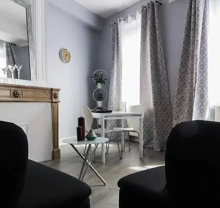 La Petite Bourgogne Apartment *